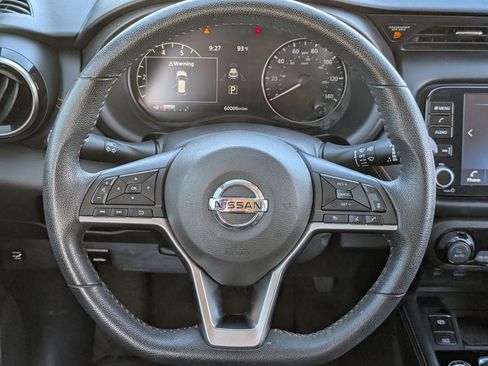 Used 2021 Nissan Kicks SR w/ Interior Electronics Package FWD image 11
