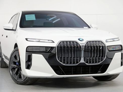 Used 2023 BMW i7 xDrive60 w/ Executive Package 2 image 4