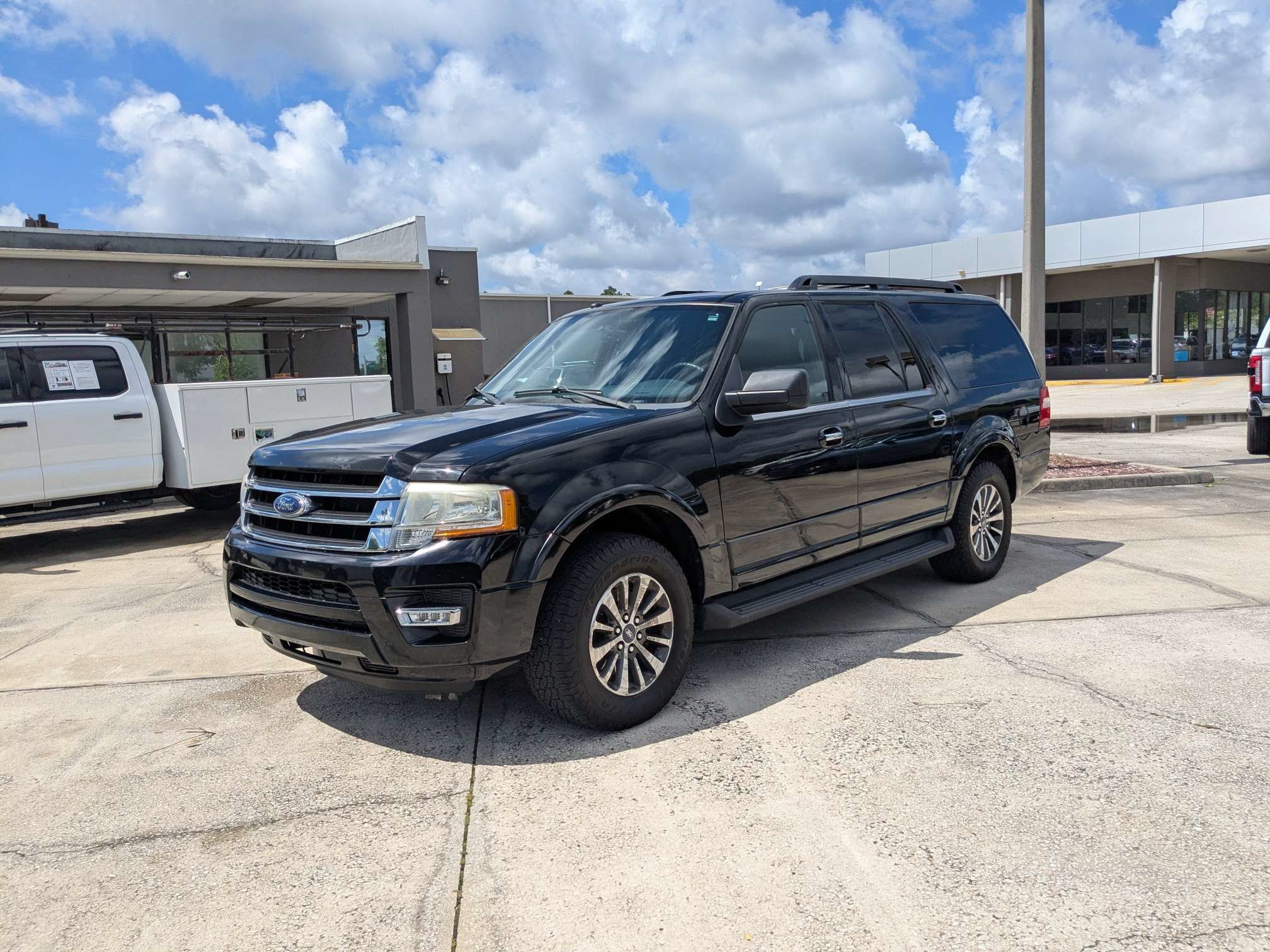 Used 2016 Ford Expedition EL XLT w/ Equipment Group 202A RWD image 8