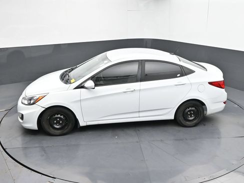 Used 2016 Hyundai Accent SE w/ Option Group 02 FWD image 17