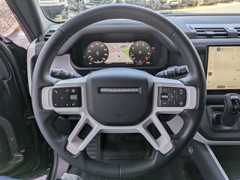 Used 2025 Land Rover Defender 110 S image 18