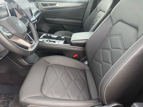 Used 2025 Volkswagen Atlas Cross Sport SE image 12