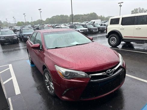 Used 2016 Toyota Camry SE FWD image 2