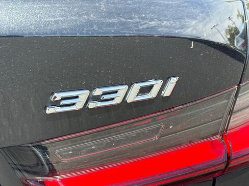 Used 2022 BMW 330i Sedan w/ M Sport Package RWD image 9