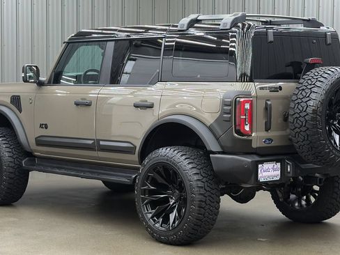 Used 2025 Ford Bronco Outer Banks AWD/4WD image 3