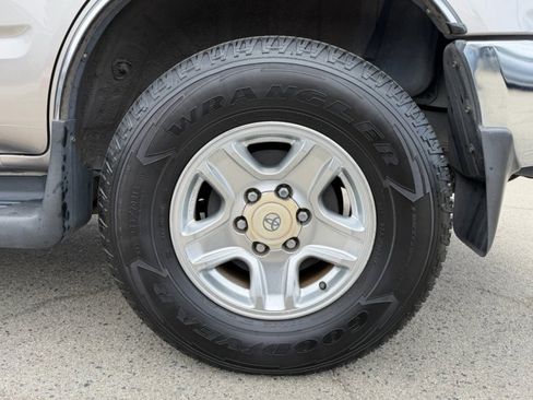 Used 2001 Toyota 4Runner SR5 AWD/4WD image 8