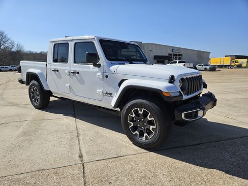 New 2026 Jeep Gladiator Sport AWD/4WD image 8