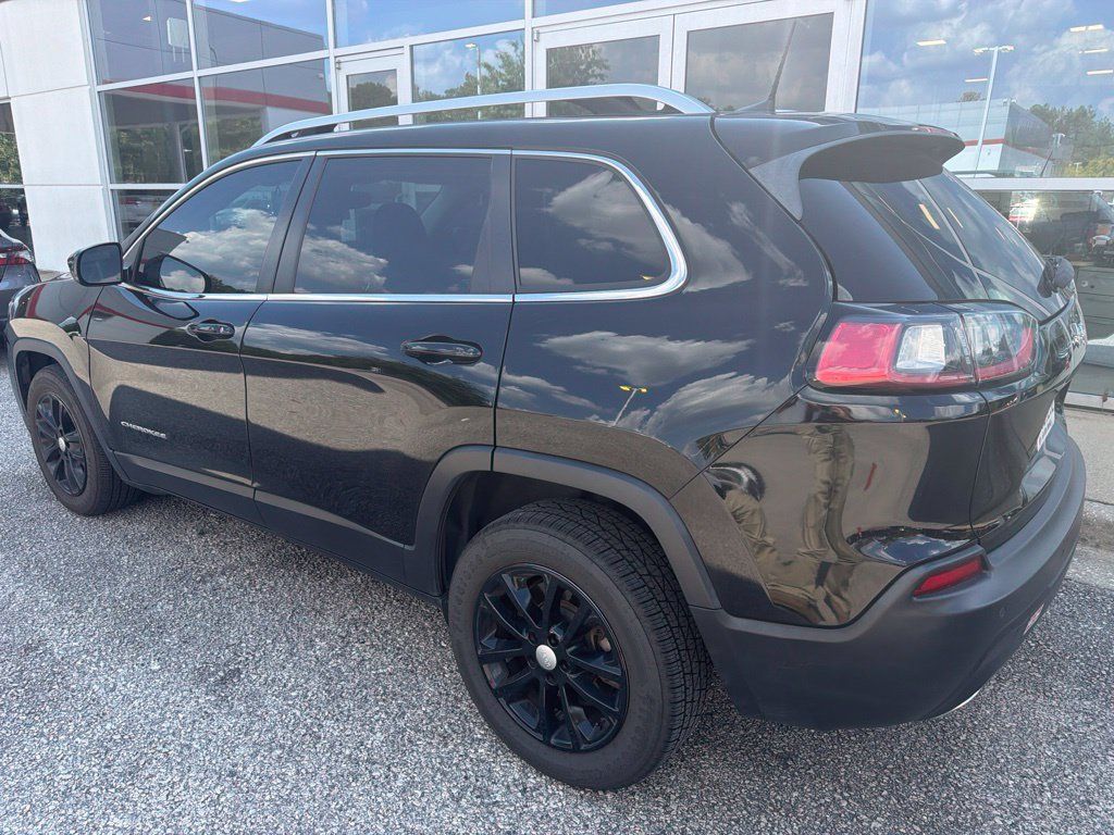 Used 2021 Jeep Cherokee Latitude Lux w/ Comfort/Convenience Group FWD image 2