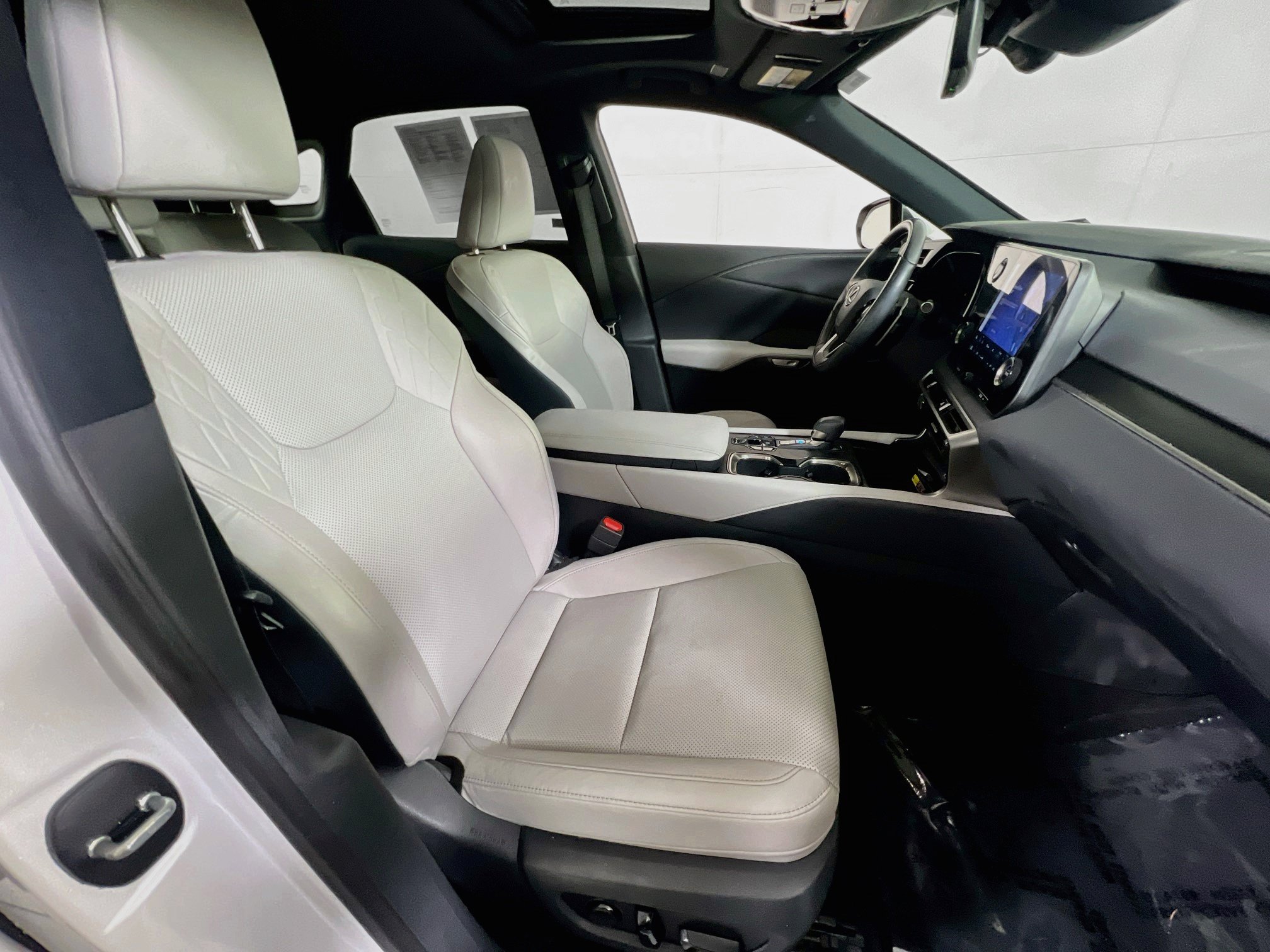 Used 2023 Lexus RX 350 Premium w/ Accessory Package (K3) AWD/4WD image 28