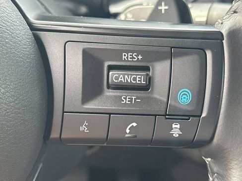 Used 2025 Nissan Pathfinder SV FWD image 21