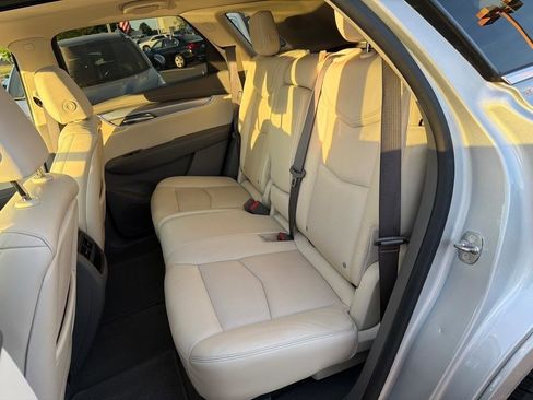 Used 2017 Cadillac XT5 Luxury w/ Driver Awareness Package FWD image 18