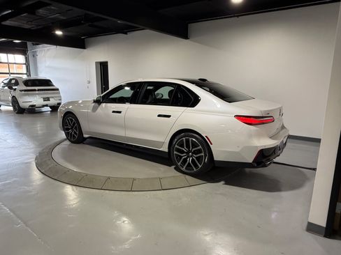 Used 2023 BMW 760i xDrive w/ Executive Package AWD/4WD image 16