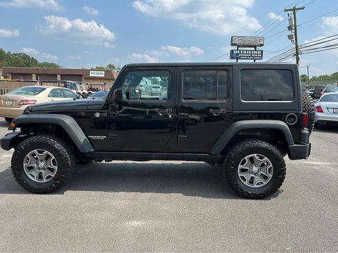 Used 2014 Jeep Wrangler Unlimited Rubicon w/ Connectivity Group AWD/4WD image 8