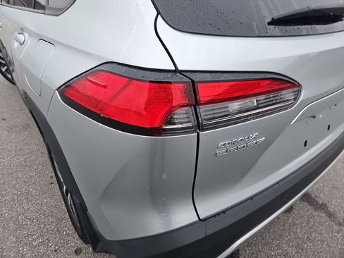 Used 2022 Toyota Corolla Cross XLE image 31