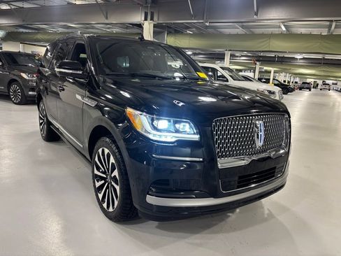 Used 2023 Lincoln Navigator Reserve image 2