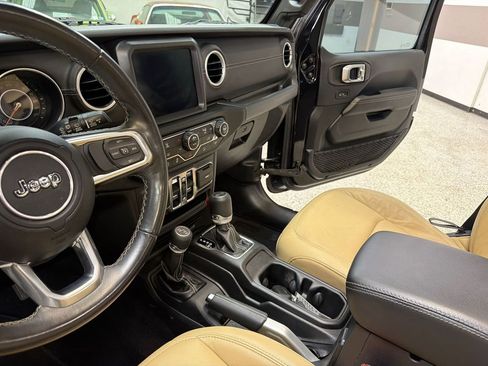 Used 2019 Jeep Wrangler Unlimited Sahara AWD/4WD image 27