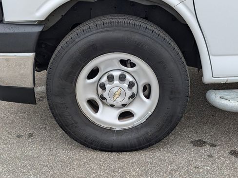 Used 2024 Chevrolet Express 2500 w/ Driver Convenience Package image 28