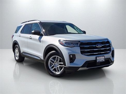 Certified 2025 Ford Explorer Active w/ Active Comfort Package image 1