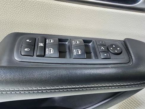 Used 2019 Chrysler Pacifica Limited FWD image 21