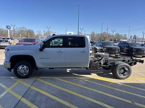 New 2026 Chevrolet Silverado 3500 LT w/ Convenience Package AWD/4WD image 6