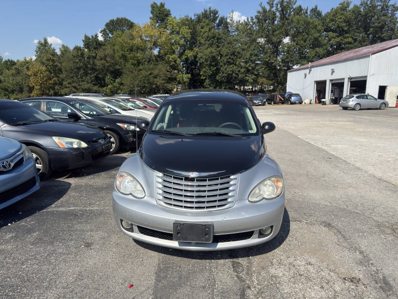 Used 2010 Chrysler PT Cruiser w/ PT Cruiser Couture Edition FWD image 4
