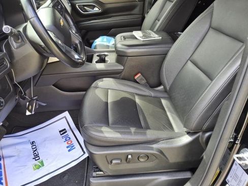 Used 2024 Chevrolet Suburban LT RWD image 17