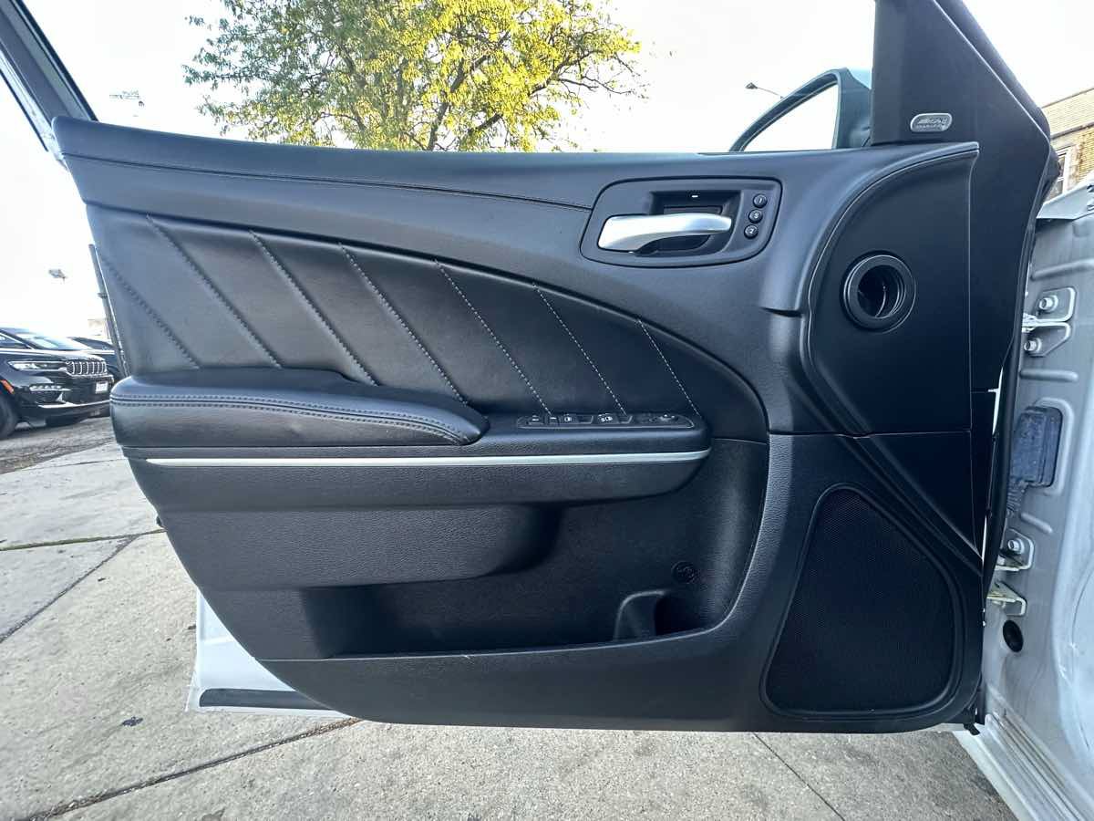 Used 2022 Dodge Charger SXT w/ Plus Group RWD image 22