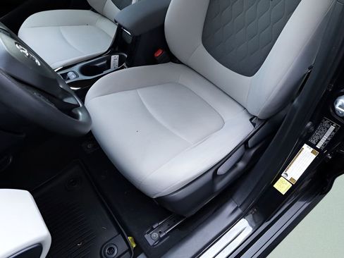 Certified 2022 Toyota Corolla LE FWD image 20