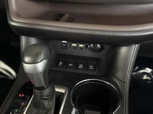 Used 2019 Toyota Highlander XLE AWD/4WD image 35