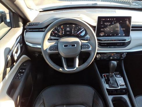 Used 2024 Jeep Compass Limited image 7