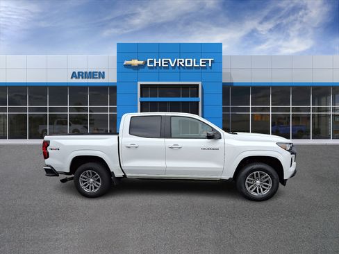 Certified 2024 Chevrolet Colorado LT w/ LT Convenience Package II AWD/4WD image 8
