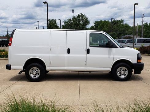 Used 2018 Chevrolet Express 2500 w/ Driver Convenience Package RWD image 7