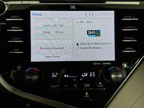 Used 2019 Toyota Camry XLE image 17