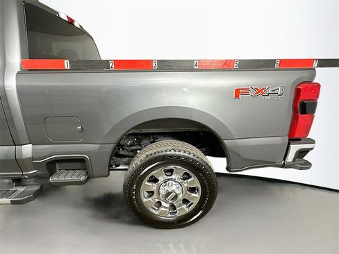 Used 2025 Ford F350 Lariat w/ Chrome Package image 38