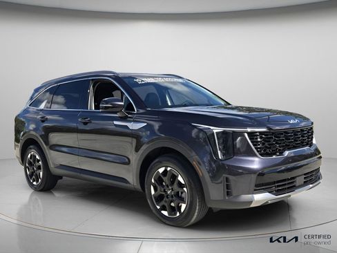 Certified 2025 Kia Sorento S w/ Panoramic Sunroof Package FWD image 9