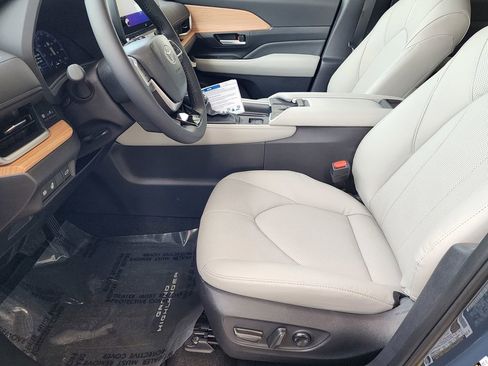 Used 2026 Toyota Grand Highlander AWD image 12
