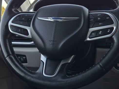 Used 2021 Chrysler Pacifica Touring-L w/ Premium & Safety Sphere Group image 33