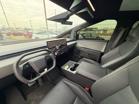 Used 2025 Tesla Cybertruck AWD Crew Cab image 11