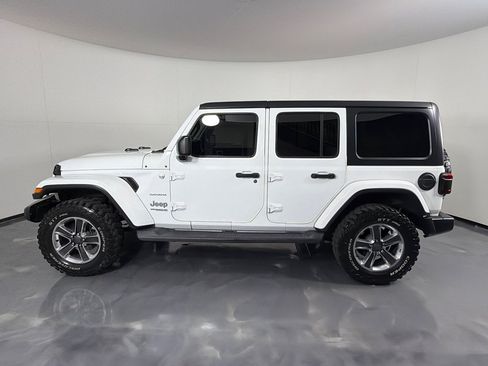 Used 2018 Jeep Wrangler Unlimited Sahara AWD/4WD image 8