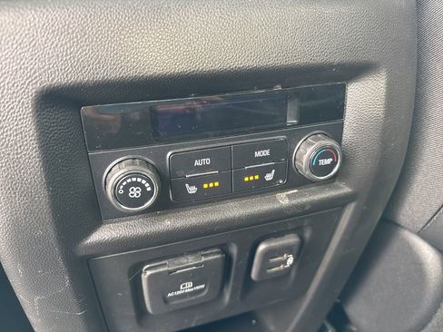 Used 2021 Chevrolet Traverse High Country image 31