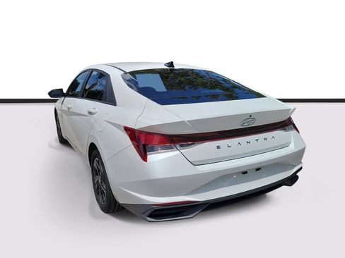 Used 2021 Hyundai Elantra SEL FWD image 3