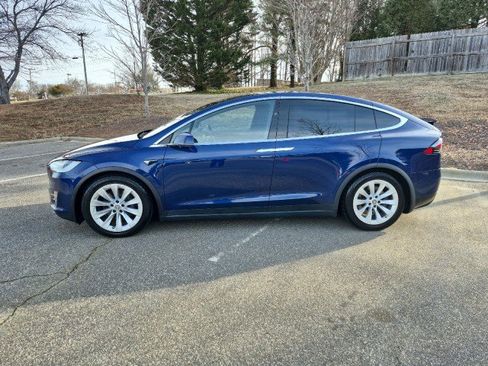 Used 2018 Tesla Model X 75D image 4