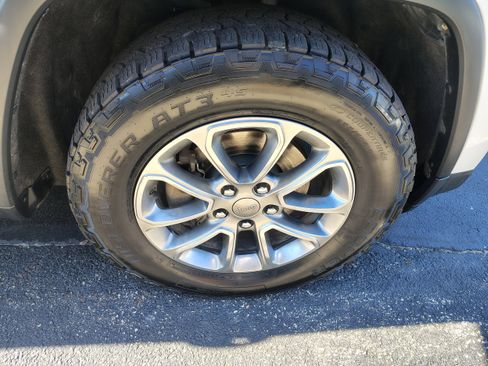 Used 2015 Jeep Grand Cherokee Limited AWD/4WD image 5