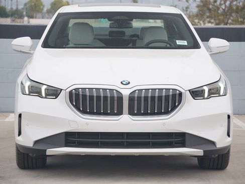 New 2026 BMW 530i w/ Premium Package image 2