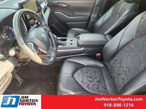 Used 2024 Toyota Highlander XLE image 14