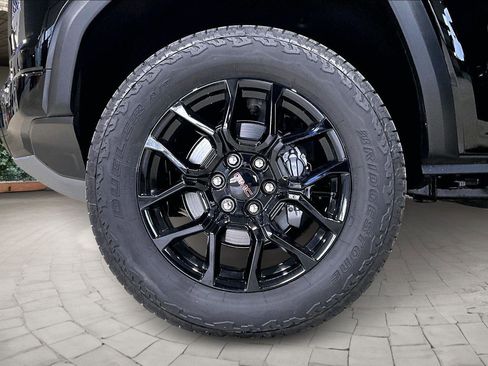 New 2026 GMC Canyon Denali w/ LPO, Denali Black Edition image 16