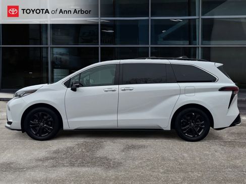 Used 2024 Toyota Sienna XSE w/ XSE Premium Package image 10