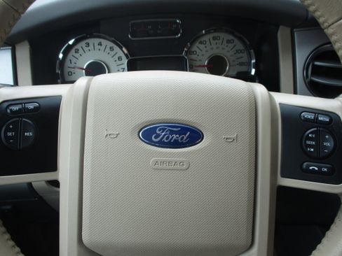 Used 2012 Ford Expedition XLT image 17
