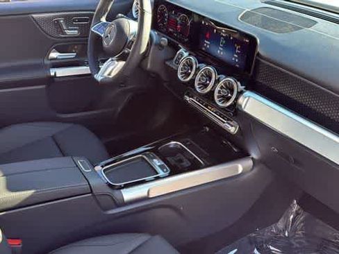 Used 2026 Mercedes-Benz GLB 250 4MATIC image 27