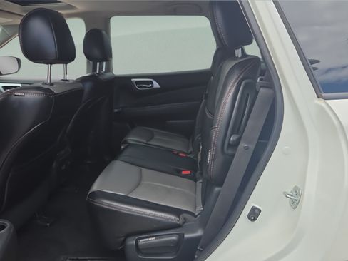 Used 2020 Nissan Pathfinder SL AWD/4WD image 11